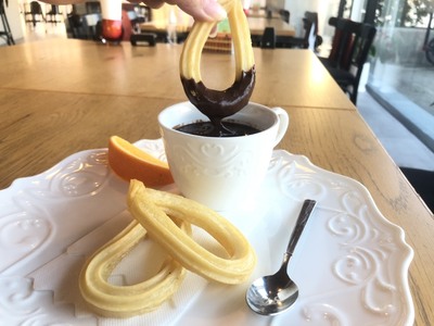 バレンタインにチュロス&ホットチョコレート バレンタインにチュロス&ホットチョコレート
