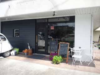 ブックストアー&カフェ コオロギに行って来ました。