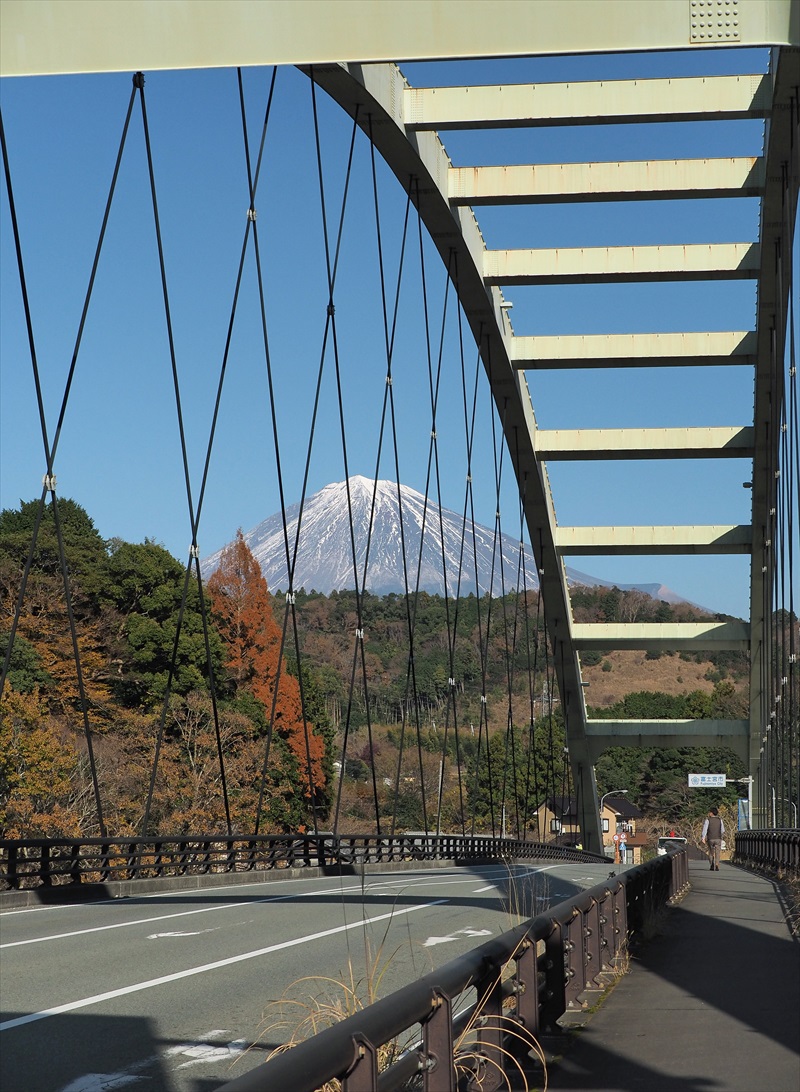 2022年12月16日の富士山 逢来橋 (富士川) 2022年12月16日の富士山 逢来橋 (富士川)