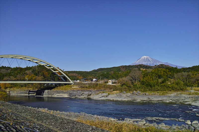 2022年12月16日の富士山 逢来橋 (富士川) 2022年12月16日の富士山 逢来橋 (富士川)