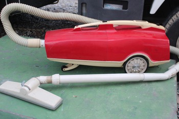 昭和家電製品の買い取り (古いブラウン管テレビ・掃除機・ストーブ・パタパタ時計) 昭和家電製品の買い取り (古いブラウン管テレビ・掃除機・ストーブ・パタパタ時計)