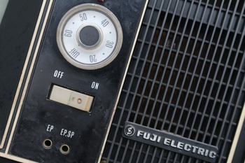 昭和家電製品の買い取り (古いブラウン管テレビ・掃除機・ストーブ・パタパタ時計) 昭和家電製品の買い取り (古いブラウン管テレビ・掃除機・ストーブ・パタパタ時計)