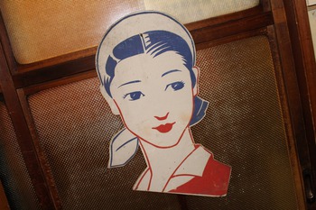古い薬ビン (昭和レトロなビン・気泡入り瓶・クスリ壜・宇山あゆみ) 古い薬ビン (昭和レトロなビン・気泡入り瓶・クスリ壜・宇山あゆみ)
