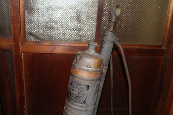 古い消火器・噴霧器 (帝国火災消防協会・消防署・防火・火消しグッズ) 古い消火器・噴霧器 (帝国火災消防協会・消防署・防火・火消しグッズ)
