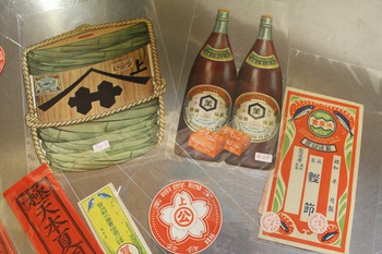 小ぶりな古いトランク (昭和レトロ雑貨・革のトランク・宇山あゆみ) 小ぶりな古いトランク (昭和レトロ雑貨・革のトランク・宇山あゆみ)