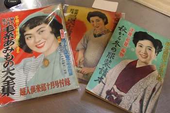 小ぶりな古いトランク (昭和レトロ雑貨・革のトランク・宇山あゆみ) 小ぶりな古いトランク (昭和レトロ雑貨・革のトランク・宇山あゆみ)