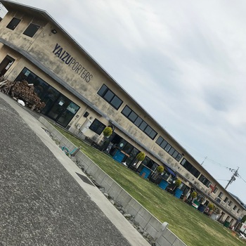 焼津ポーターズ YAIZU PORTAERS 古い漁具倉庫をリノベーションした複合施設 (静岡県焼津市) 焼津ポーターズ YAIZU PORTAERS 古い漁具倉庫をリノベーションした複合施設 (静岡県焼津市)