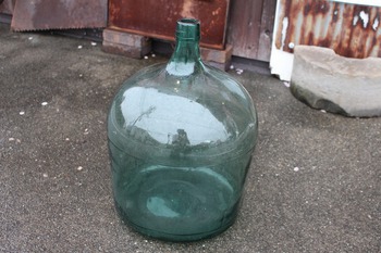 古い薬ビン (昭和レトロなビン・気泡入り瓶・クスリ壜・宇山あゆみ) 古い薬ビン (昭和レトロなビン・気泡入り瓶・クスリ壜・宇山あゆみ)