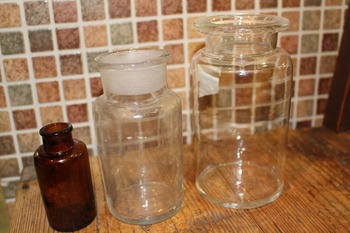 薬品ビン(試薬品ビン)の検査セット (木製小箱入り・ハンディタイプ・小箪笥) 薬品ビン(試薬品ビン)の検査セット (木製小箱入り・ハンディタイプ・小箪笥)
