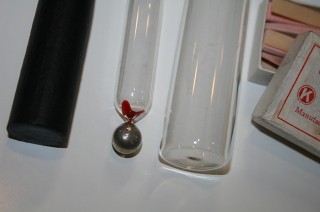 薬品ビン(試薬品ビン)の検査セット (木製小箱入り・ハンディタイプ・小箪笥) 薬品ビン(試薬品ビン)の検査セット (木製小箱入り・ハンディタイプ・小箪笥)