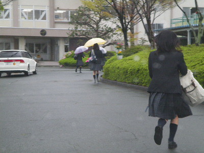 雨…今日も学校送り