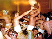 裸祭・拝殿の練り