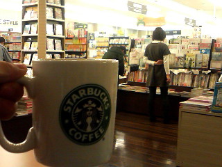 スタバでコーヒーブレイク♪