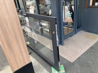 浜松市　店舗　自動ドア　鍵交換工事