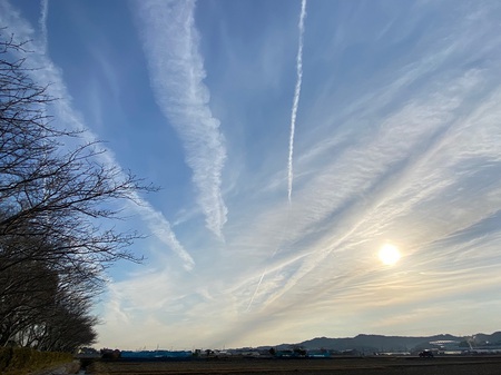 ずっと悔しい天気と曖昧な天気予報にかき回された今回の連休・・・・怪しい雲と不規則な風雨で本来の台風とは思えない!? ずっと悔しい天気と曖昧な天気予報にかき回された今回の連休・・・・怪しい雲と不規則な風雨で本来の台風とは思えない!?