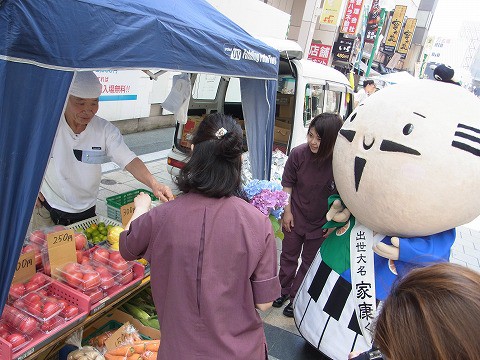家康くん モール街軽トラ市出陣!!