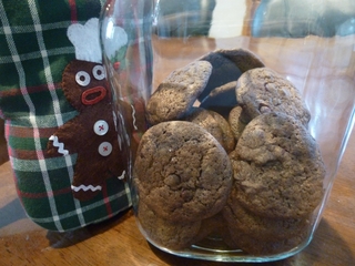 Soft & Chewy Cookie: Chocolate chip & Black cocoa powder Soft & Chewy Cookie: Chocolate chip & Black cocoa powder