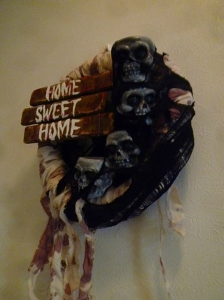 思いがけず、エグめに仕上がった Halloween Wreath 思いがけず、エグめに仕上がった Halloween Wreath