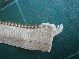 長いのを短くして Mini Zipper. 長いのを短くして Mini Zipper.