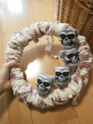 思いがけず、エグめに仕上がった Halloween Wreath 思いがけず、エグめに仕上がった Halloween Wreath