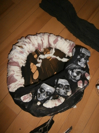 思いがけず、エグめに仕上がった Halloween Wreath 思いがけず、エグめに仕上がった Halloween Wreath