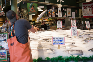 小さいおっさん PIKE PLACE FISH MARKET 小さいおっさん PIKE PLACE FISH MARKET