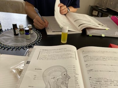 アロマでフェイシャル ~心もお顔も美しく~ アロマでフェイシャル ~心もお顔も美しく~