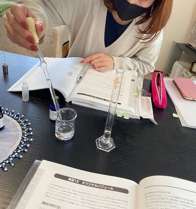 精油で作るパフューム 精油で作るパフューム