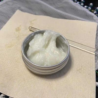 蜜ろうクリームはミツバチからの贈り物 蜜ろうクリームはミツバチからの贈り物