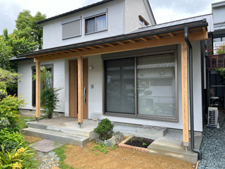 玄関庇の完成 玄関庇の完成