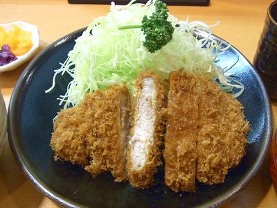 とんかつにキャベツ コック出兵で変わった食卓