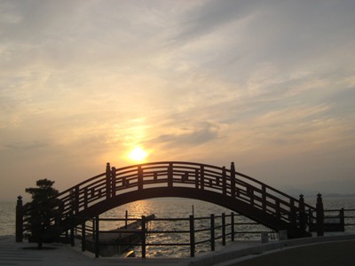 浜名湖舘山寺の夕日