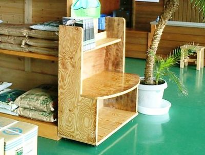 家具作り・・・。