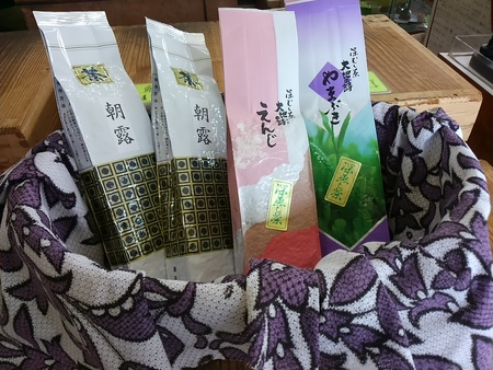 お茶が大好きお茶子さん、あちらこちらでお茶の魅力をお伝えしております♡