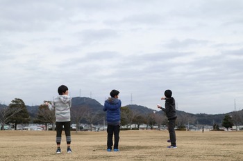 第15回新春こども凧あげ会に行ってきました☆ 第15回新春こども凧あげ会に行ってきました☆