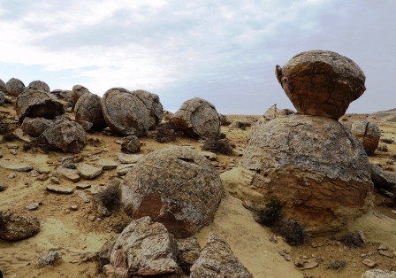 謎の石･ラウンドロック①　 (カザフスタンの旅）