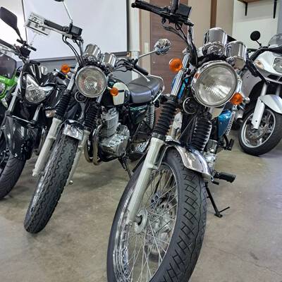 CB400SSが2台入庫!やっと展示場が埋まって一安心です CB400SSが2台入庫!やっと展示場が埋まって一安心です