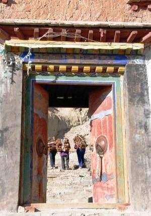グゲ王国遺跡　（チベット大横断の旅）