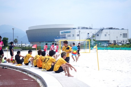 焼津港内で静岡県ビーチサッカーリーグを開催