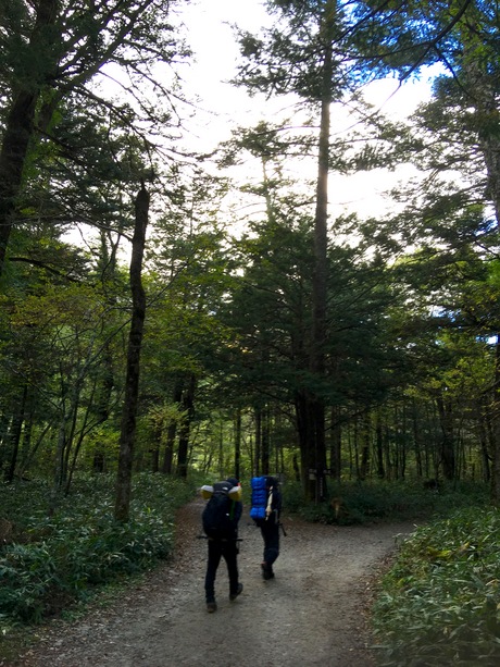 約6時間の登山、涸沢カールの紅葉 約6時間の登山、涸沢カールの紅葉
