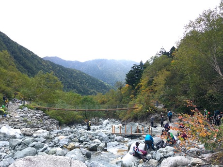 約6時間の登山、涸沢カールの紅葉 約6時間の登山、涸沢カールの紅葉