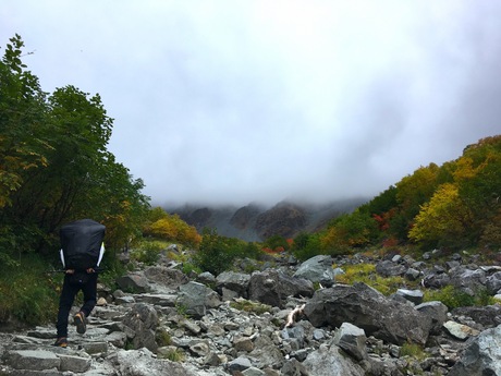 約6時間の登山、涸沢カールの紅葉 約6時間の登山、涸沢カールの紅葉