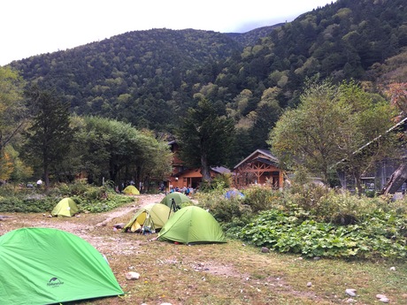 約6時間の登山、涸沢カールの紅葉 約6時間の登山、涸沢カールの紅葉