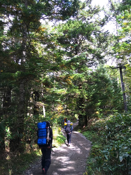 約6時間の登山、涸沢カールの紅葉 約6時間の登山、涸沢カールの紅葉
