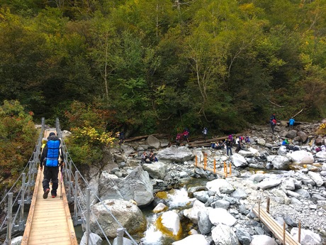 約6時間の登山、涸沢カールの紅葉 約6時間の登山、涸沢カールの紅葉