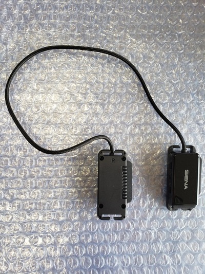ヘルメットにインカムをIN ヘルメットにインカムをIN