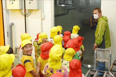 舞阪幼稚園しらす探検隊 年少さんと勇気の手をつないで