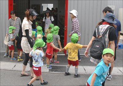 舞阪幼稚園しらす探検隊 モグモグ食べて元気な子