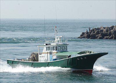 舞阪しらす漁　新造船漁盛丸豊漁の凱旋