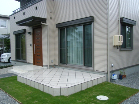 タイル De テラス♬ ビアテラスはいかが? 掛川市 菊川市 袋井市でガーデン&エクステリア スズランです。 タイル De テラス♬ ビアテラスはいかが? 掛川市 菊川市 袋井市でガーデン&エクステリア スズランです。